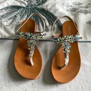 Women’s Beach Wedding Rhinestone Embellished Thong Sandals Size 9